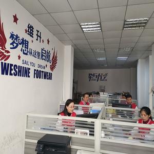 Chaussures de football pour hommes en PU à imprimé dégradé blanc et noir, semelle intermédiaire en caoutchouc, vente en gros - Product Image 3