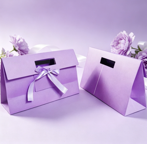 Bolsa de Papel Plegable Color Lavanda con Logotipo Personalizado, Lazo de Cinta, Asa Recortada y Tapa Abatible, Bolsa de Regalo para Ropa y Pequeños Obsequios - Product Image 5