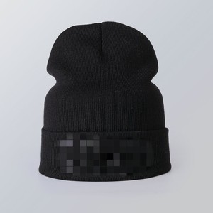 Chapeau d'hiver de style nouveau, logo King Queen, couleur unie, bonnet à revers, logo personnalisé, bonnet en acrylique pour femmes - Product Image 1