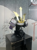 Réplique authentique de casque de samouraï, ornement frontal doré et argenté, Kabuto en métal violet, taille adulte, pour fête à thème, exposition