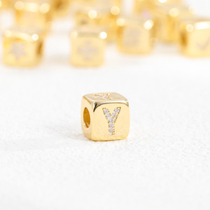 Collier pendentif dés en cuivre et zircon plaqué <span class=keywords><strong>or</strong></span> 18 carats, accessoires, cube, perle lettre anglaise 26 - Product Image 2
