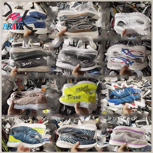 รองเท้าผ้าใบหลากสไตล์ หลายสี ราคาถูก ลดล้างสต็อก รองเท้าลำลอง รองเท้ากีฬาสำหรับผู้ชาย จำนวนมาก - Product Image 1