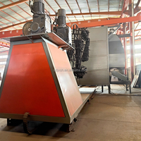 Machine de moulage rotatif pour plastiques thermoplastiques à bras de type navette