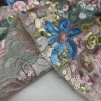 Tissu de paillettes irisées de luxe |   Tissu extensible 4 directions en mélange de poly-spandex à motif floral pour jupes, vêtements de danse et robes de mariée pour filles