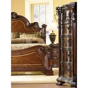 Base de Cama de Madera con Acabado en Nogal Oscuro, Cabecera Panelada y Postes de Esquina para Dormitorio - Product Image 2