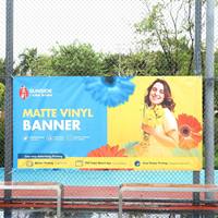 Bannière publicitaire extérieure imperméable, portable, résistante aux UV, en vinyle, pour pare-brise, 440 g/m², maille PVC, 6 pieds, personnalisable pour les salons professionnels