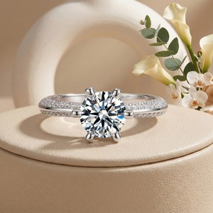 Anillo de Compromiso de Moissanita con Baño de Rodio de Alta Calidad, Anillo de Promesa Solitario de Plata de Ley 925 con Engaste Pavé para Ella, Certificado GRA - Product Image 2