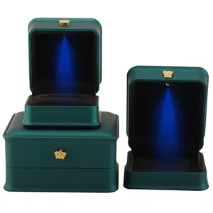 Hanhong atacado personalizado luxo coroa jóias embalagem caixa led pulseira colar anel caixa verde caixa de jóias com luz led