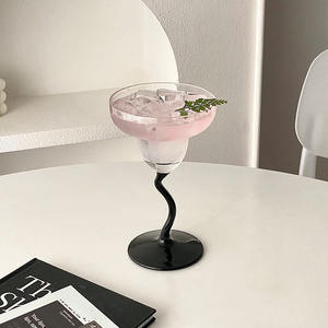 Tasse en verre à <span class=keywords><strong>pied</strong></span> haut créative personnalisée à tige noire Home bar Tasse en verre à <span class=keywords><strong>vin</strong></span> rouge à haute teneur en borosilicate - Product Image 6