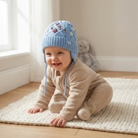 Gorro de Punto Trenzado 100% Algodón, Hecho a Mano, con Delicado Bordado Floral, Elegante Color Azul Periwinkle, Unisex para Bebé