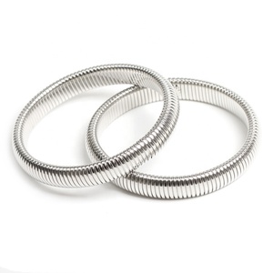 Braccialetto elastico di moda in acciaio inossidabile classico con motivo a catena a forma di osso di <span class=keywords><strong>serpente</strong></span> - Product Image 1