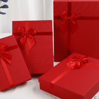 Boîte cadeau en carton avec logo personnalisé, laminage mat, gaufrage, revêtement UV - Emballage personnalisé recyclable