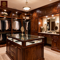 Système d'îlot de dressing sur mesure de luxe en bois avec miroir et table, armoire ouverte en bois massif, meubles de chambre à coucher