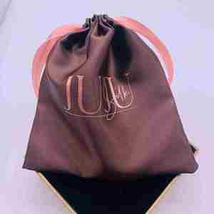 ถุงใส่เครื่องประดับแบบมีเชือกผูก ทำจากผ้าซาติน รีไซเคิลได้ เป็นมิตรกับสิ่งแวดล้อม  รับสั่งทำโลโก้และขนาดตามต้องการ พร้อมบริการพิมพ์ซิลค์สกรีน - Product Image 5