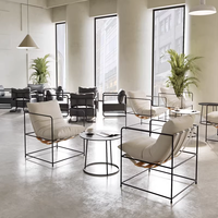 Ensemble de salle à manger en métal de style minimaliste pour cafés, salons de thé et pâtisseries - Mobilier moderne pour espace de réception