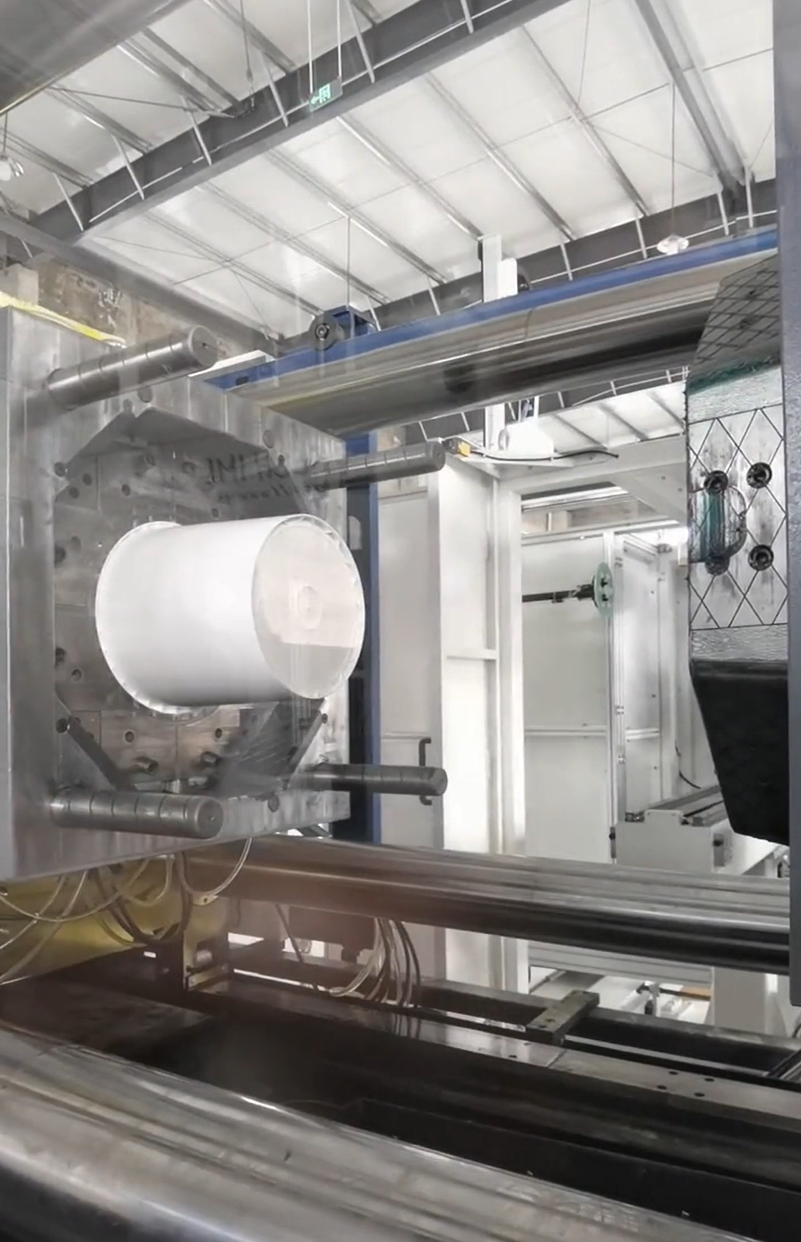 plastic bin injection molding machine