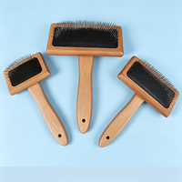 La conception à coussin d'air offre un amortissement élastique aux dents du peigne lorsqu'une force est exercée, empêchant de tirer sur la peau de l'animal.