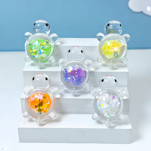 พวงกุญแจเต่าประดับเลื่อมสีแดงสด 4.5 ซม. อุปกรณ์ตกแต่งเครื่องประดับ DIY เรืองแสงในที่มืด ของตกแต่งโต๊ะทำงาน สไตล์สดใสหวานซึ้ง - Product Image 2