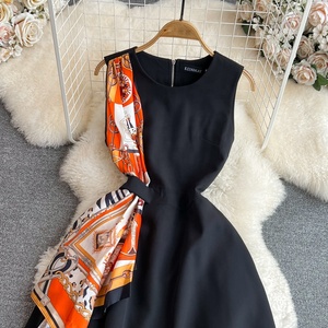 <span class=keywords><strong>Robe</strong></span> longue élégante sans manches coupe trapèze, col rond, taille cintrée, style rétro chic pour l'été 2024 - Product Image 2
