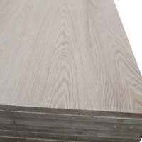 Bois collé par bord en bois solide de chêne naturel de couleur pour des armoires de meubles