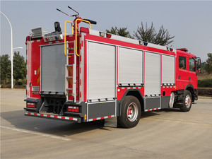 2025 nouveau <span class=keywords><strong>camion</strong></span> <span class=keywords><strong>de</strong></span> sauvetage multifonctionnel en mousse 4*2 7000L pour champ pétrolifère - Product Image 6