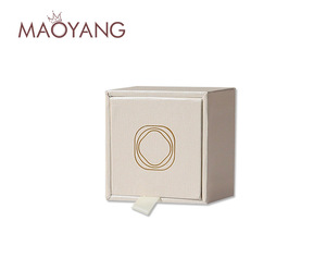 Scatola Regalo per Gioielli in Velluto Quadrata Moderna con Logo Personalizzato Maoyang per Anelli, Orecchini, Ciondoli e Collane - Product Image 6