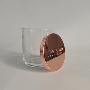 Tapa de rosca de hojalata de 8 oz color oro rosa con característica antivuelco para uso químico - Product Image 1
