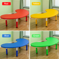 Table moderne en forme de lune pour l'éducation précoce Table de classe élévatrice en plastique pour enfants École maternelle Étude Ajustable Maternelle