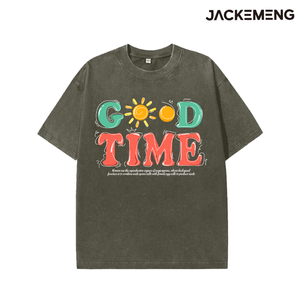 T-shirt Oversize Verde G/O/D con Stampa Cartone Animato Sole Rosso al Centro e Stampa Piccola con Citazione Botanica Fine-print sul Fondo T/I/M/E USA - Product Image 3