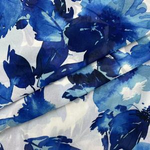 Tela de impresión digital floral grande azul de moda posterior 70gsm 100% gasa de seda compuesta de poliéster - Product Image 2
