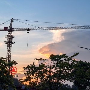 Nueva Grúa Torre QTZ63 de 5 Toneladas y 50m de Radio Máximo con Motor y Rodamientos para Uso en Construcción - Product Image 5