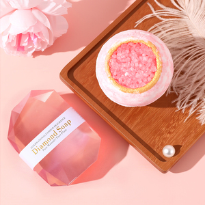 Set Regalo Romantico Rosa <span class=keywords><strong>per</strong></span> la Cura di Sé - San Valentino con Sapone a Forma di Cuore, Biglietto d'Auguri 3D e Tumbler - Product Image 5