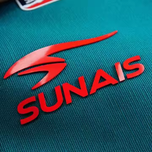 Etiqueta Adhesiva de Transferencia de Calor con Logotipo Personalizado en TPU Realzado y Repujado para Ropa y Prendas - Product Image 3