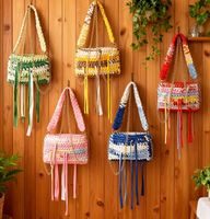 Sac à bandoulière vintage style bohème pour femme, avec fermeture simple, en crochet tressé, à pompons, décontracté, pour la plage