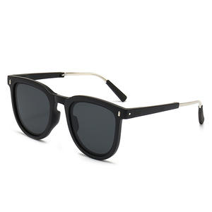 Lunettes de soleil pliantes de troisième génération pour femmes, monture en PC UV400 avec étui, verres noirs, type 3, pare-soleil - Product Image 3