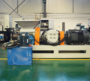 Machine de filtration et d'extrusion de caoutchouc haute capacité Excelle - Product Image 1