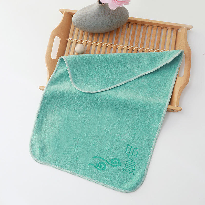 สีเขียวอ่อน