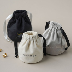 Pandasew กระเป๋าหนังนิ่มทรงกลมแบบผูกเชือกสำหรับใส่ต่างหูแหวนกำไลข้อมือสร้อยคอกิ๊บติดผมของขวัญกระเป๋าเครื่องประดับ - Product Image 4