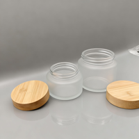 Bocaux ronds en verre givré vides avec couvercles en bambou, pots à crème en bambou, contenants cosmétiques de voyage rechargeables pour l'emballage de baume à lèvres