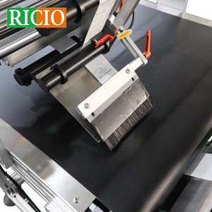 Máquina Etiquetadora Automática RICIO de Doble Cara para Etiquetas Autoadhesivas en Cajas, con Película Transparente para la Parte Superior e Inferior - Product Image 4
