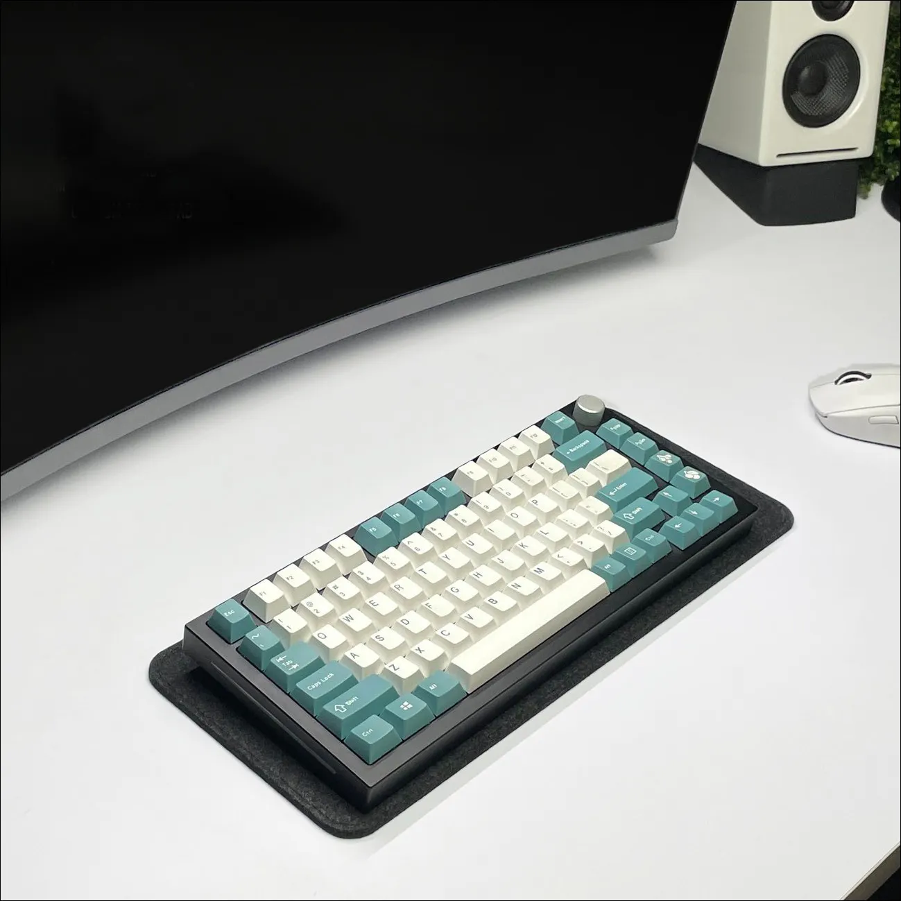 Penjualan menyeluruh 2023 wol abu-abu gelap kain halus tikar keyboard mouse mini Logo kustom kecil