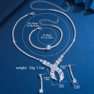 Collar de Moda - Ideal para Bodas y Otros Eventos. Elegante y lujoso, con cadenas brillantes y cristales. - Product Image 2