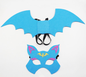 Conjunto de Disfraz de Murciélago de Fieltro para Niños, 2 Piezas: Alas Azules y Máscara con Detalles de Brillo Rosa - Product Image 1