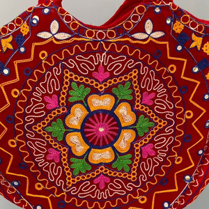 Sac fourre-tout rond artisanal tissé à la main, idéal pour la plage et le shopping, avec bandoulière, pour usage quotidien – Vente en gros à prix abordable - Product Image 4