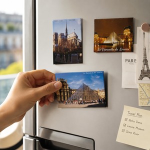 Magnete Souvenir del Museo del Louvre con Immagine dell'Architettura di Parigi per Frigorifero, Ufficio e Esposizioni Regalo - Product Image 6