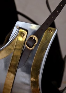 Pechera Medieval Artesanal de Acero Premium Churburg, Diseñada para Exhibiciones, Decoración y Disfraces - Product Image 2