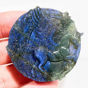 Prezzo all'Ingrosso, Scultura di Testa di Lupo in Cristallo di Labradorite Naturale Ecologico con Riflessi Blu, Oro e Rosa, per Ciondoli e Regali Aziendali - Product Image 3