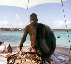 Donut flotante BBQ Boat para fiestas acuáticas en parques, lagos y ríos Actividades Uso - Product Image 3