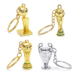 Small World Sports Trophy Cup Award Llavero Fútbol Fan Accesorios Artículos Productos - Product Image 5
