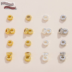 Nantong ลูกปัดพลอยเทียมทองเหลืองชุบทองเงินทรงกลมลายดอกไม้เครื่องประดับแบบทำมือสำหรับสร้อยข้อมือสร้อยคอเครื่องประดับ - Product Image 1